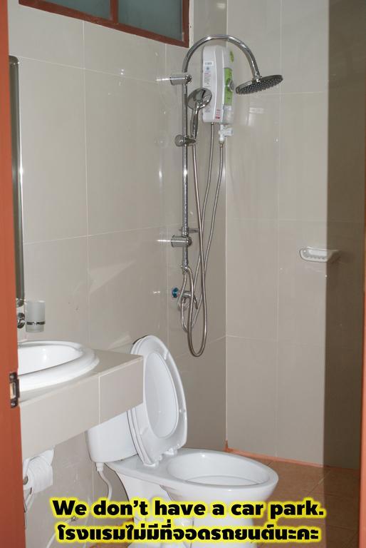 Tara Bed And Breakfast Kanchanaburi City Room photo