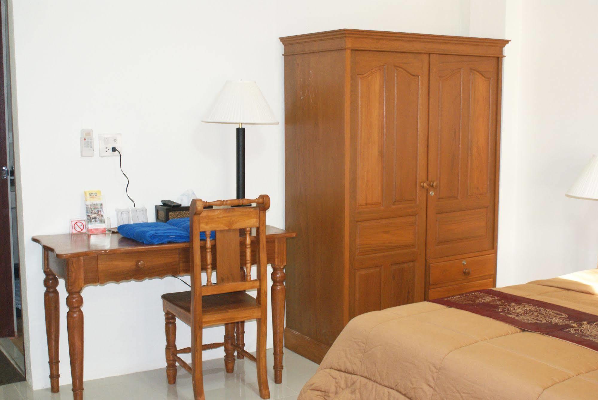 Tara Bed And Breakfast Kanchanaburi City Exterior photo