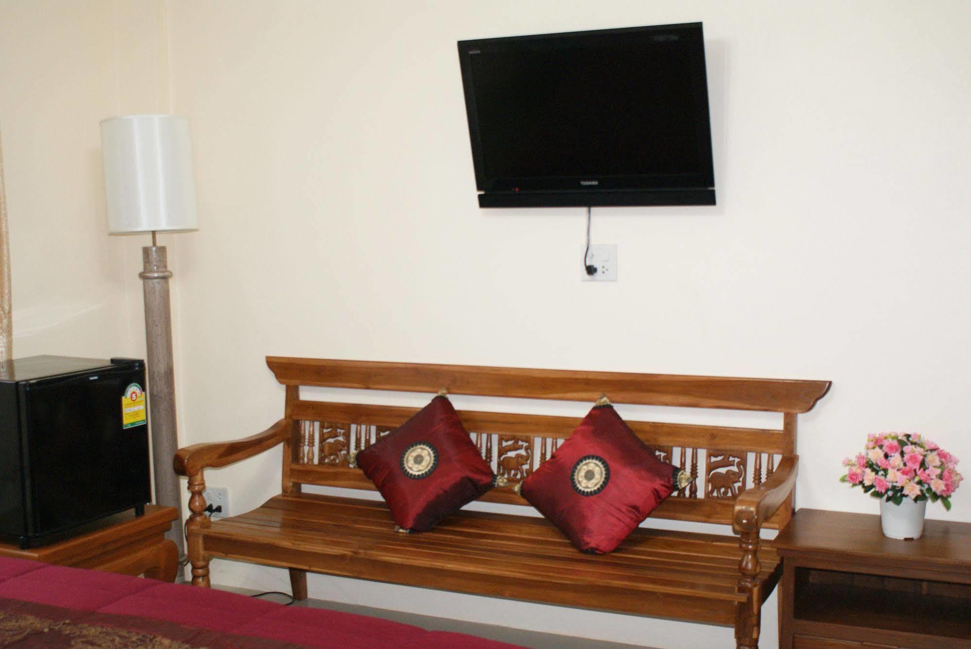 Tara Bed And Breakfast Kanchanaburi City Exterior photo